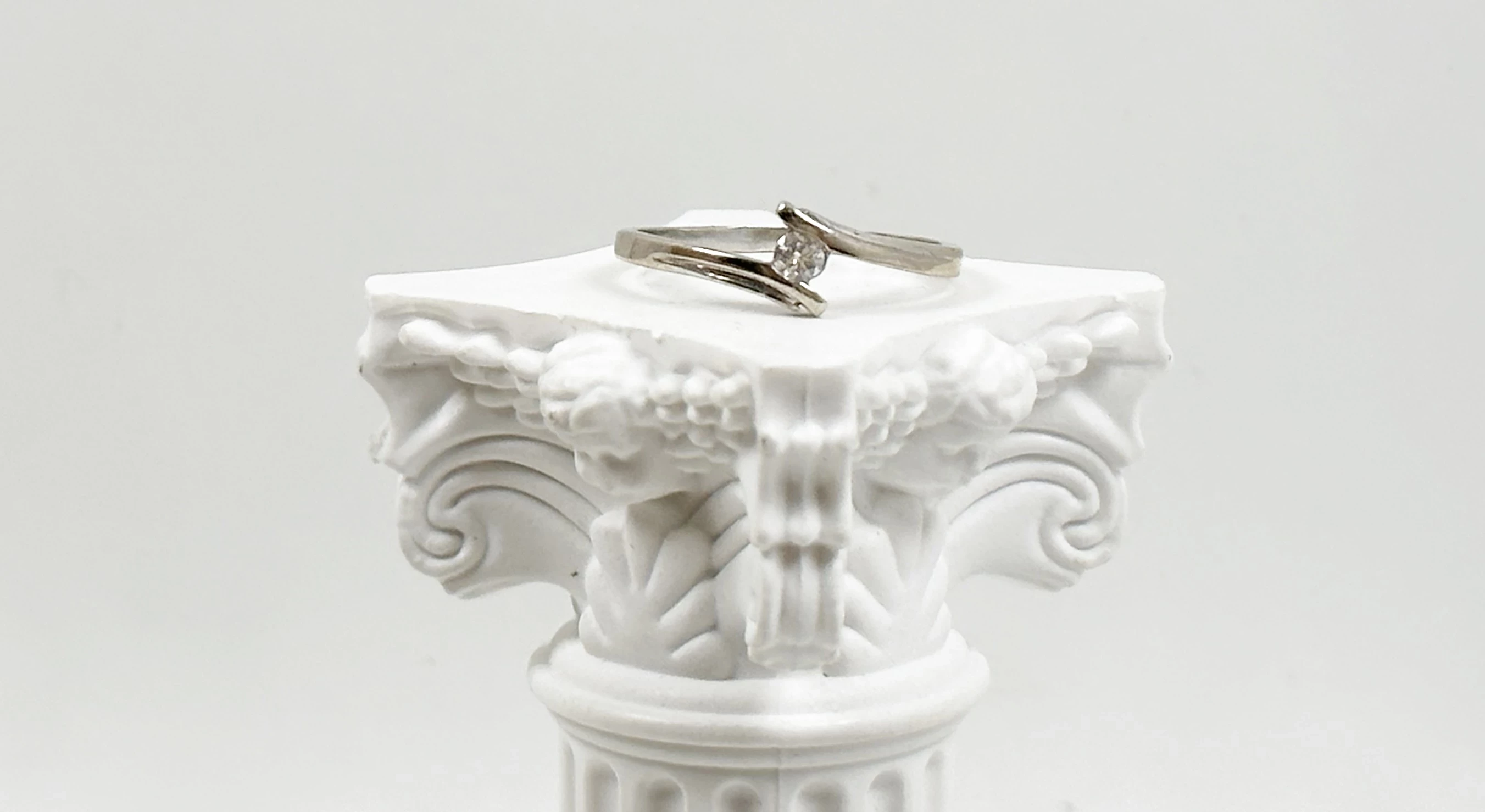 zloty-pierscionek-z-brylantem-r12-material-15835-2