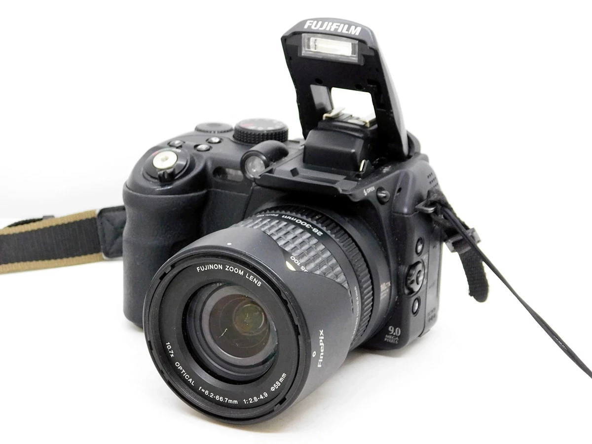 aparat-cyfrowy-fujifilm-finepix-s9600-28-300-mm-model-kodak-pocket-instamatic-300-camera