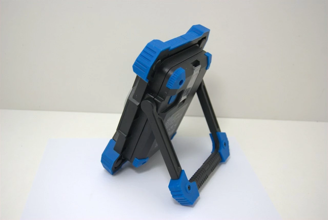 przenosny-halogen-led-novipro-ip54-jasnosc-20000