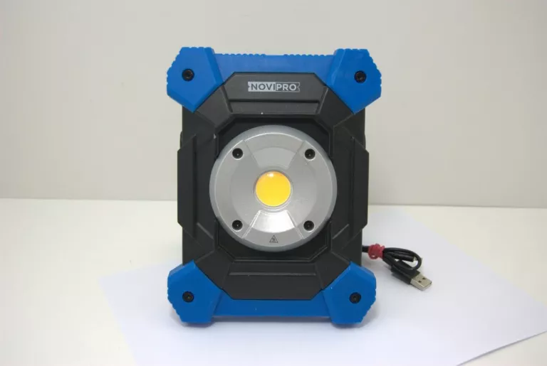 przenosny-halogen-led-novipro-ip54-raclawicka-15-swidnik