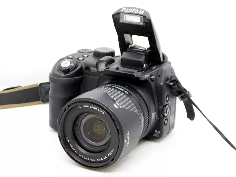 aparat-cyfrowy-fujifilm-finepix-s9600-28-300-mm-model-kodak-pocket-instamatic-300-camera
