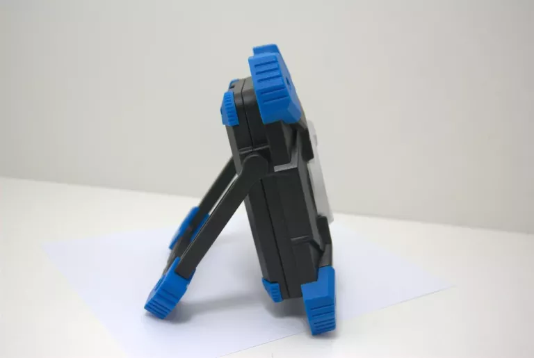 przenosny-halogen-led-novipro-ip54-barwa-swiatla-bialy-cieply