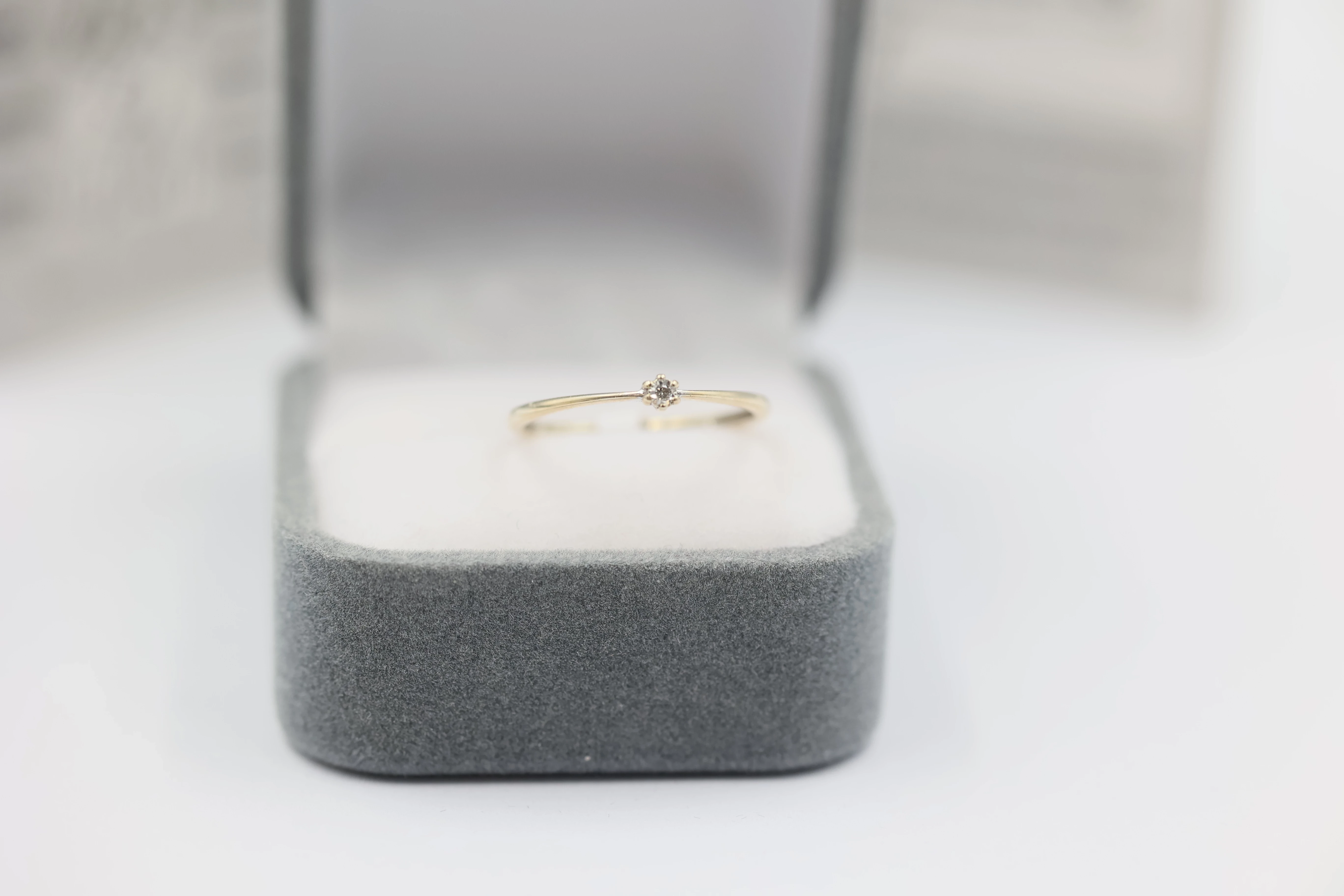 delikatny-zareczynowy-pierscionek-cert-375-082g-rodzaj-wyrob-jubilerski