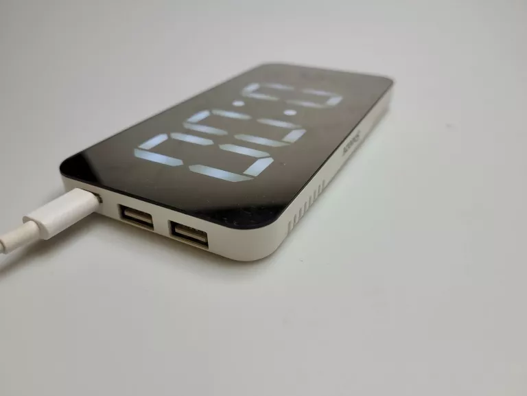 BUDZIK LED TS-8201 Z CYFROWYM WYŚW. I LUSTREM