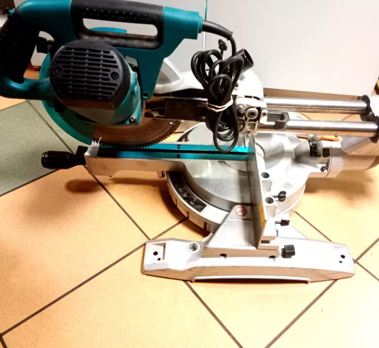 MAKITA PILARKA UKOŚNICA LS 1018 L
