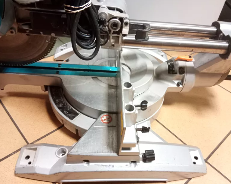 MAKITA PILARKA UKOŚNICA LS 1018 L