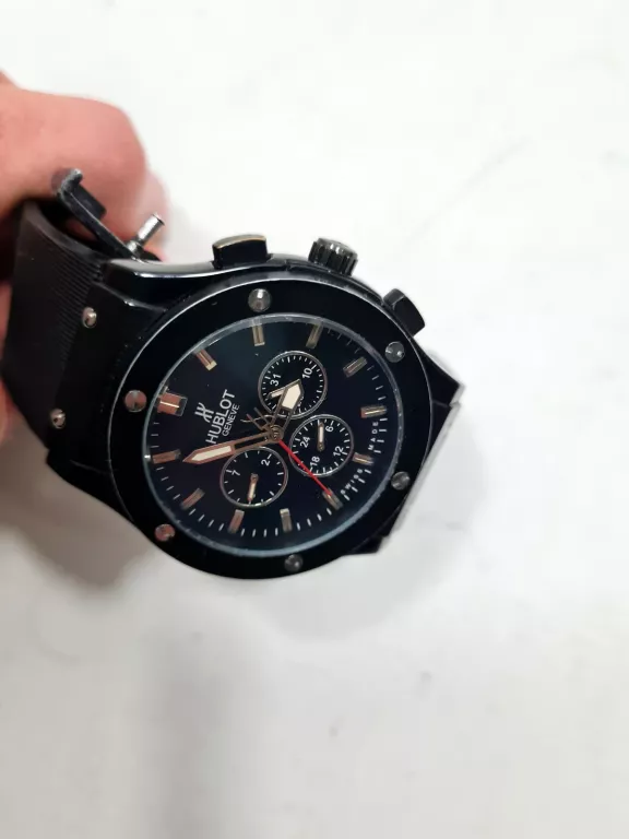 hublot-582888-zegarek-szkielko-szafirowe