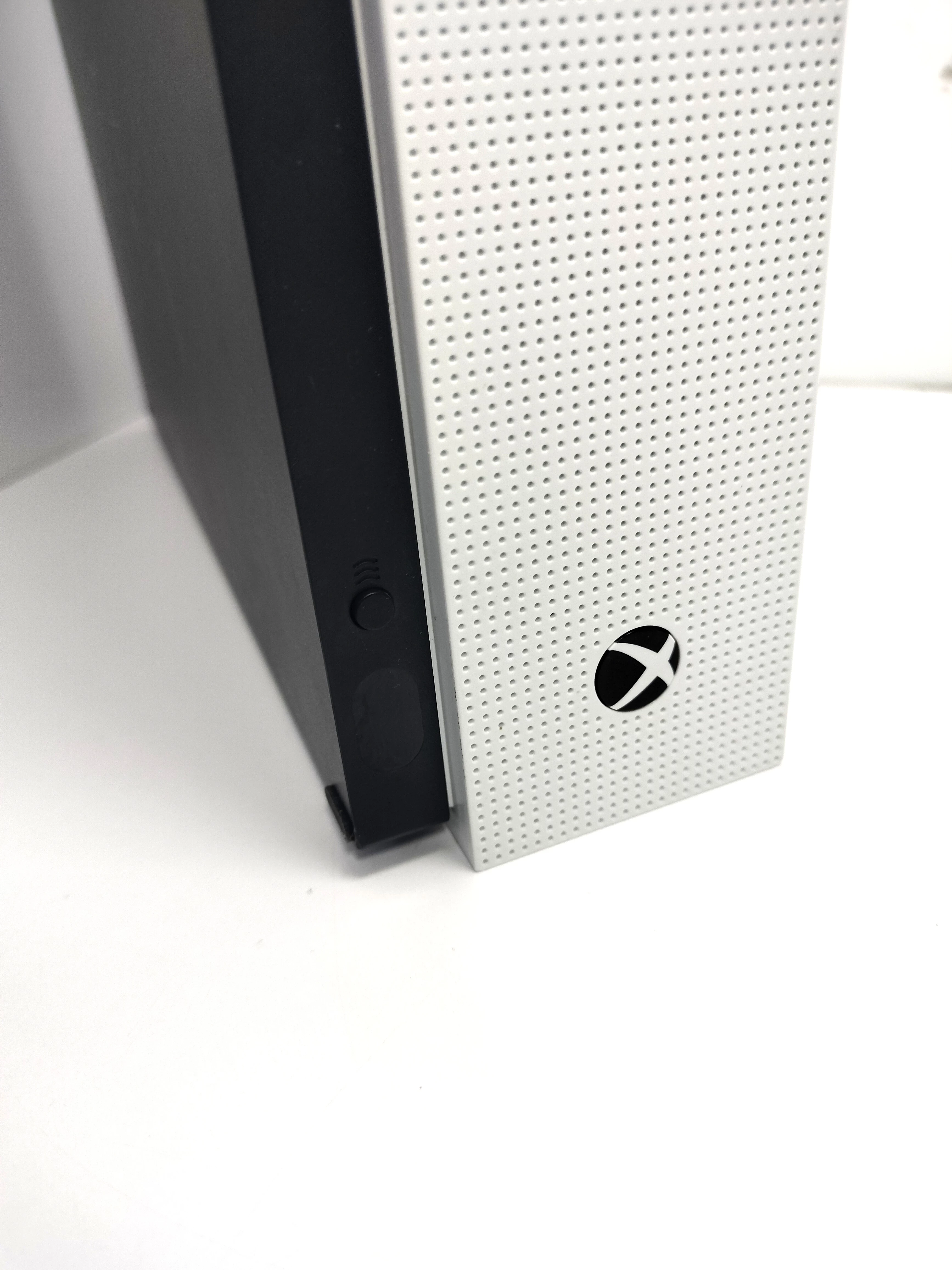 konsola-xbox-one-s-kolor-bialy