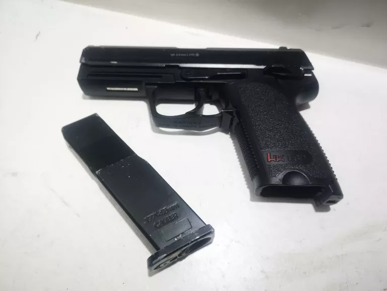 WIATRÓWKA UMAREX H&K USP 4,5MM BB + KABURA