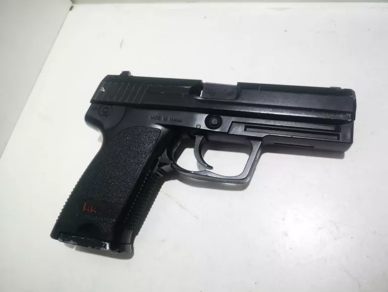 WIATRÓWKA UMAREX H&K USP 4,5MM BB + KABURA