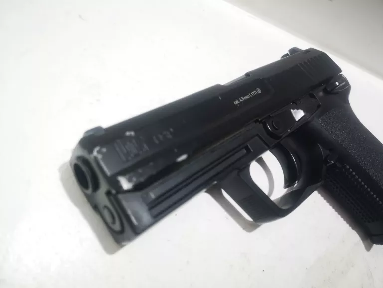 WIATRÓWKA UMAREX H&K USP 4,5MM BB + KABURA