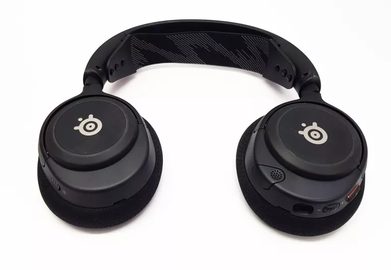 sluchawki-steelseries-arctis-nova-3-rodzaj-sluchawek-nauszne