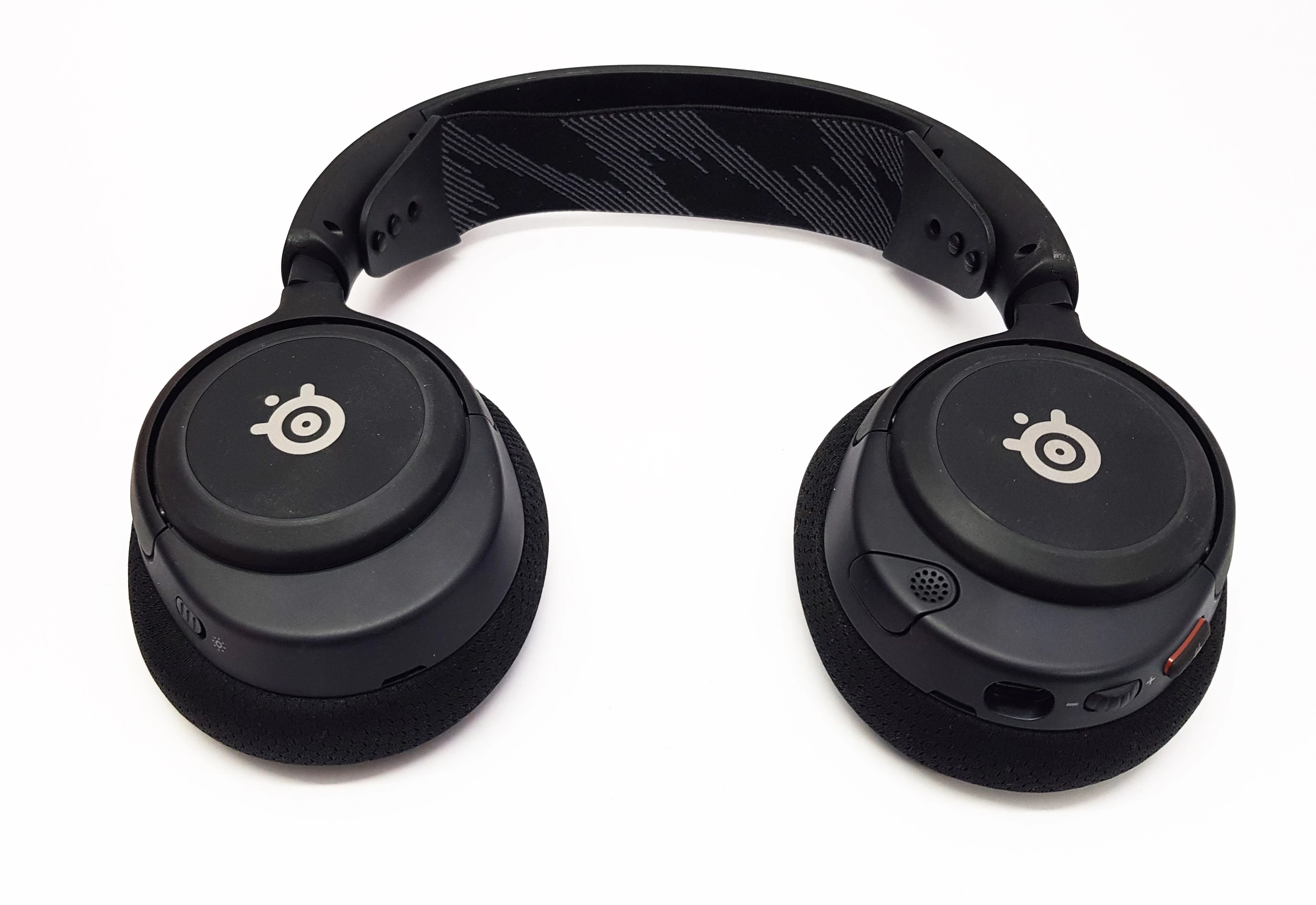 sluchawki-steelseries-arctis-nova-3-rodzaj-sluchawek-nauszne