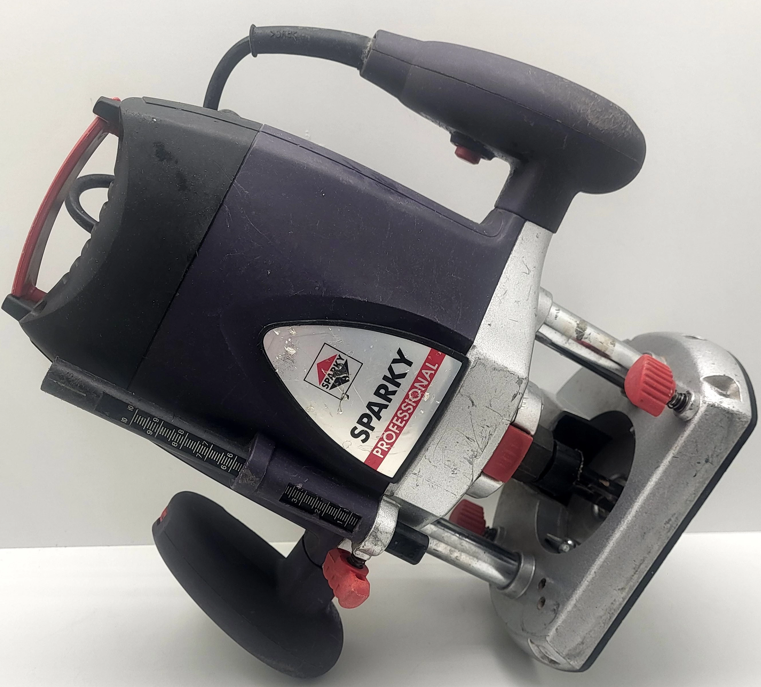 frezarka-gornowrzecionowa-sparky-x-160e-1600-w-meczennikow-8-radzionkow