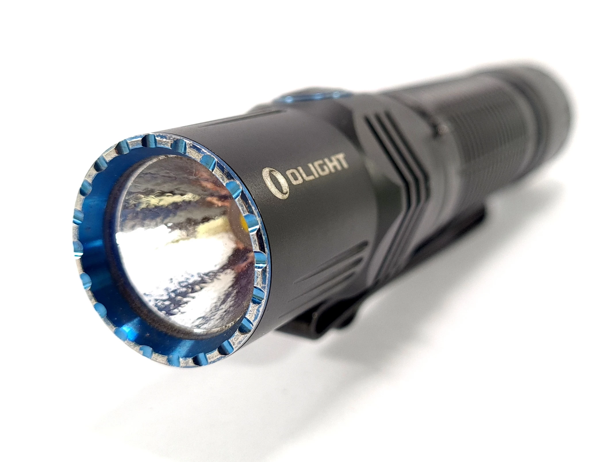 latarka-led-olight-m2r-warrior-hd-marka-olight