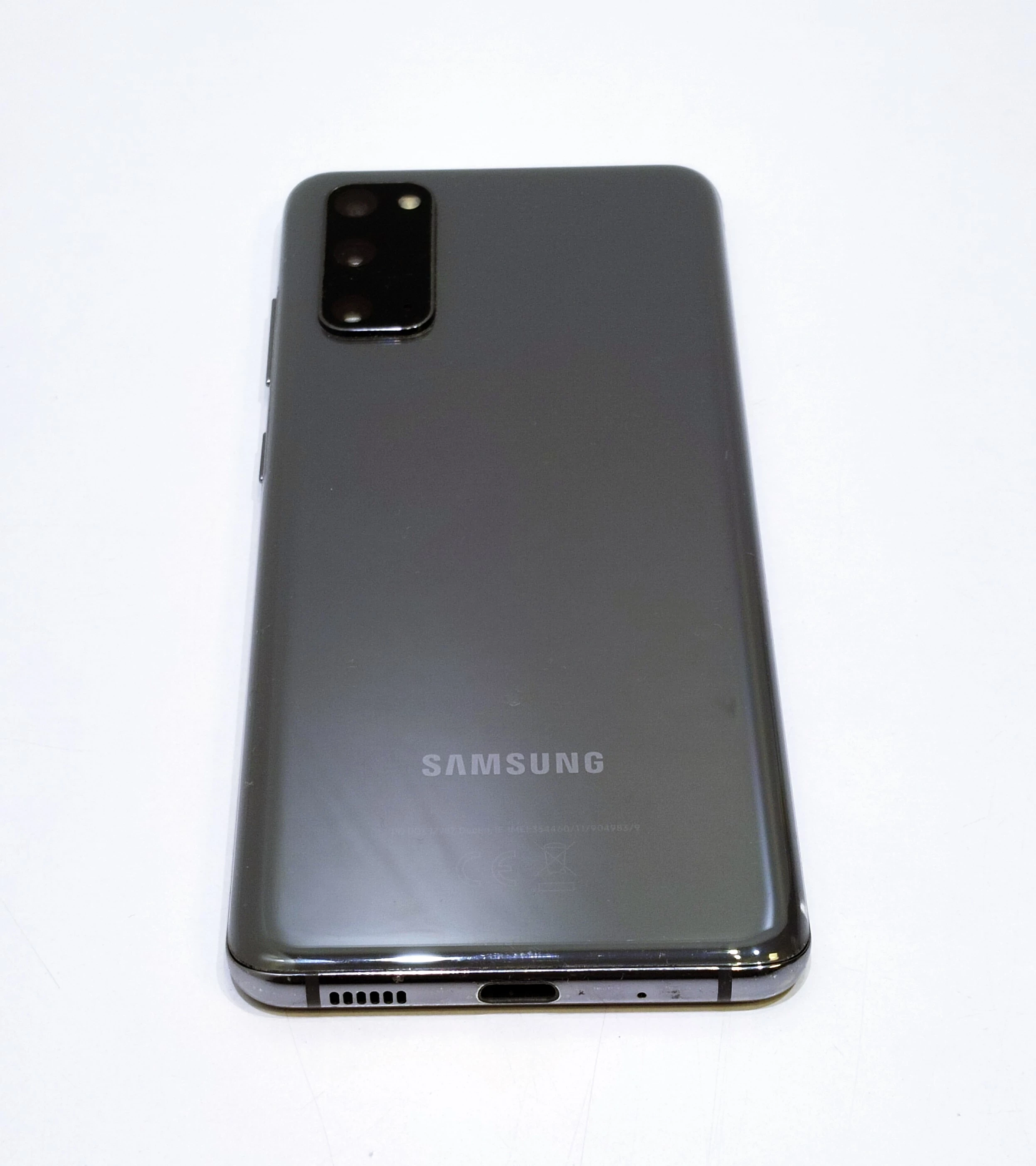 telefon-samsung-galaxy-s20-128gb-sm-g980f-szary-przekatna-ekranu-620