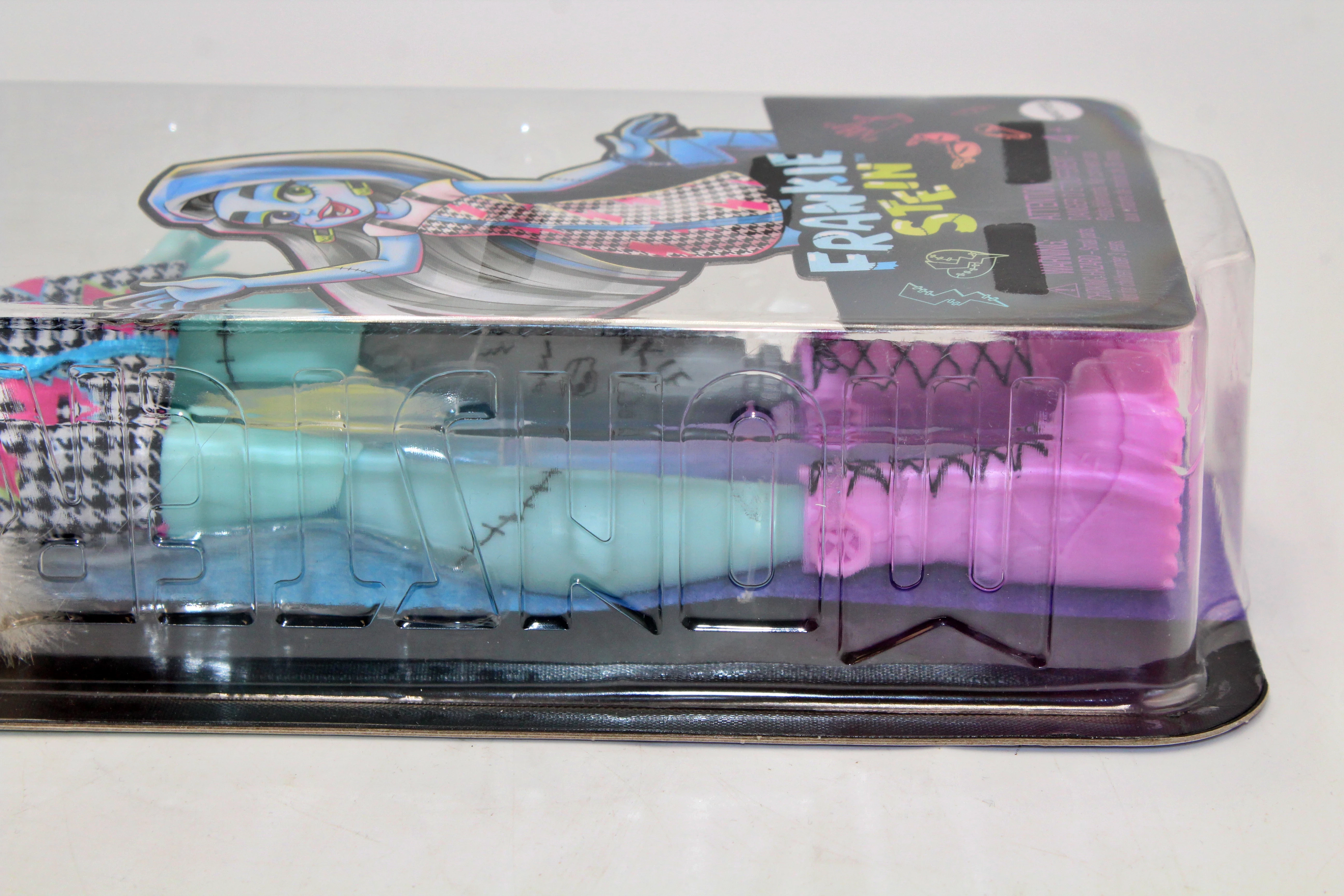 Boneca Monster High 2022 - Frankie Stein Vontageous 29cm - Mattel