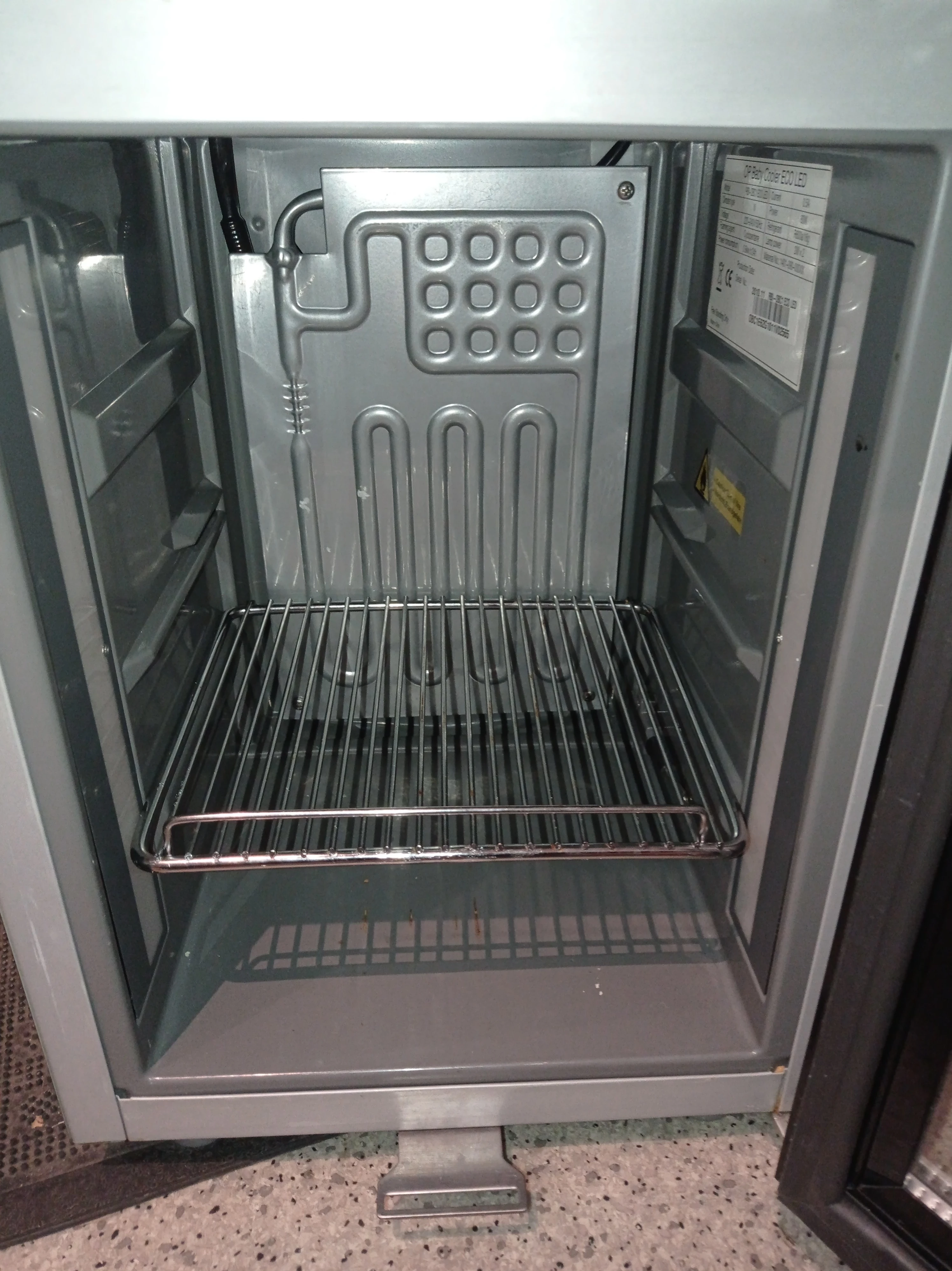 mini-lodowka-red-bull-rbi-obc-1-eco-led-16l-stan-uzywany