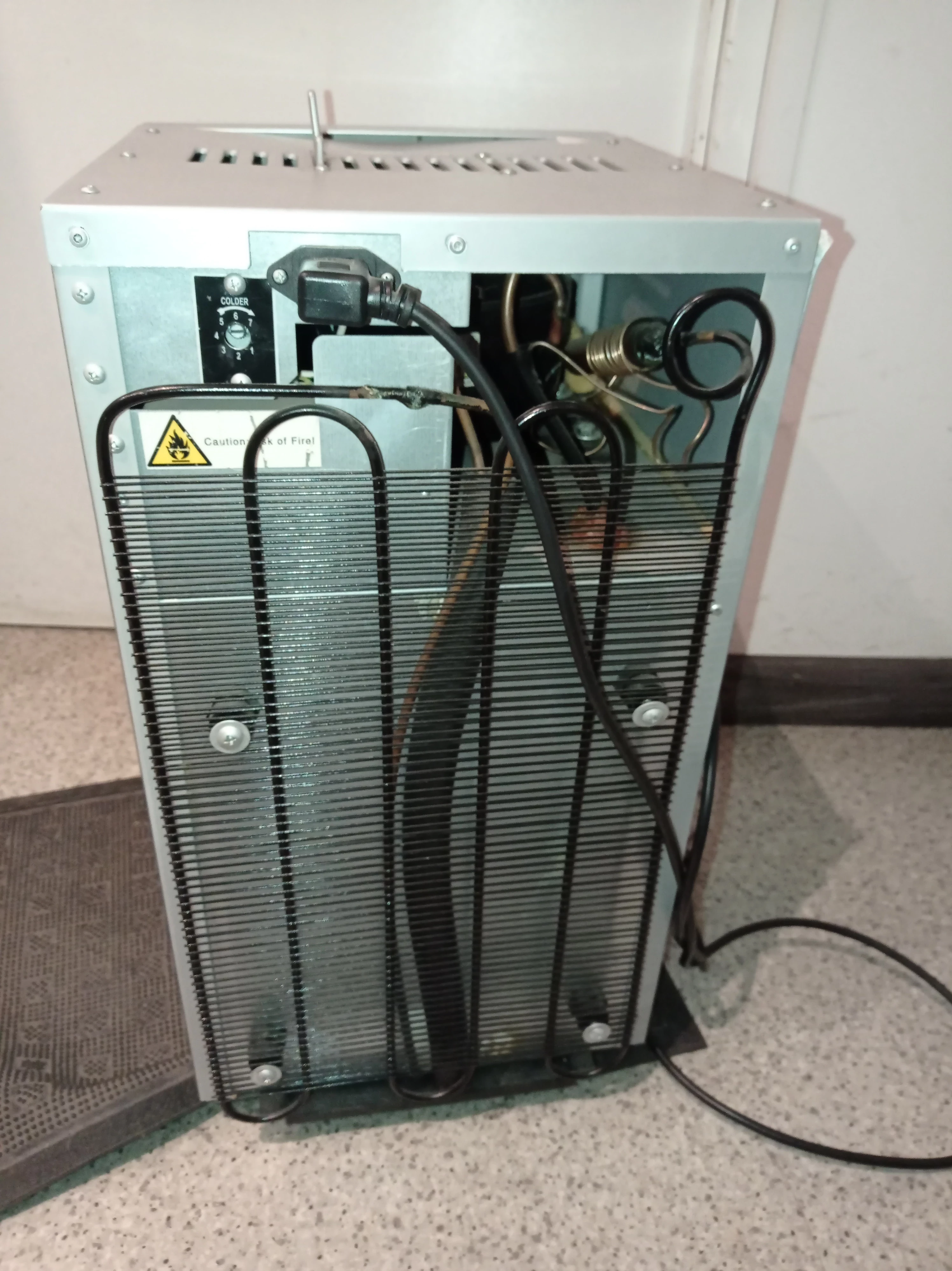 mini-lodowka-red-bull-rbi-obc-1-eco-led-16l-kod-producenta-red-bull