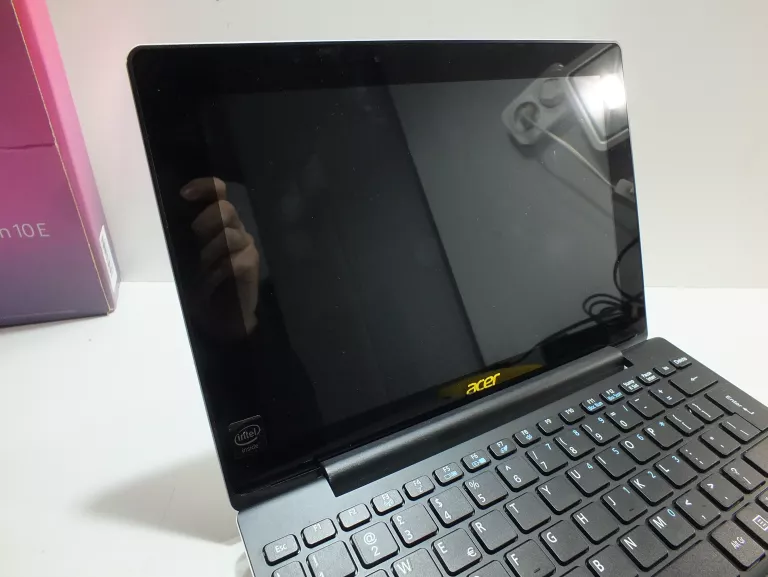 LAPTOP ACER ONE 10 S1002-136J OPIS