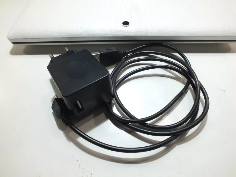 LAPTOP ACER ONE 10 S1002-136J OPIS