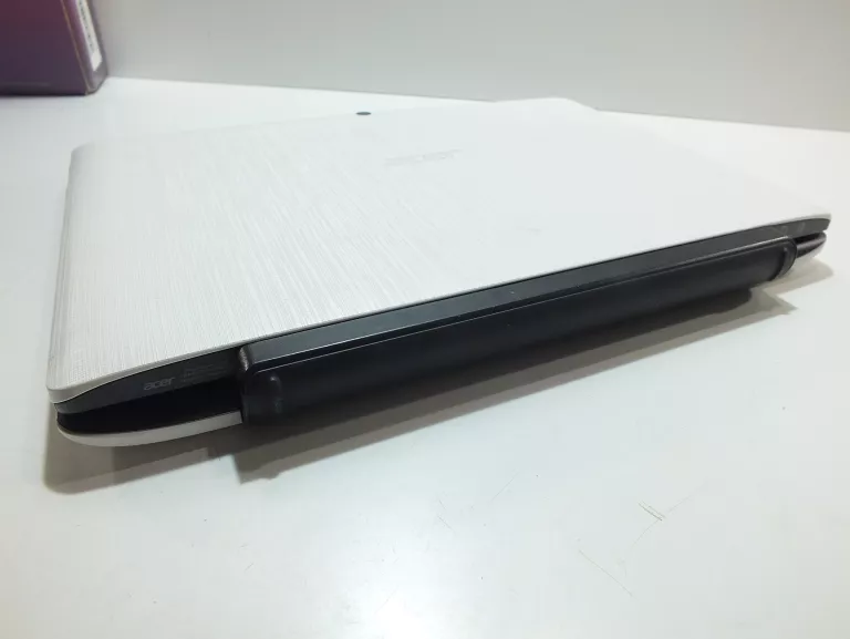 LAPTOP ACER ONE 10 S1002-136J OPIS