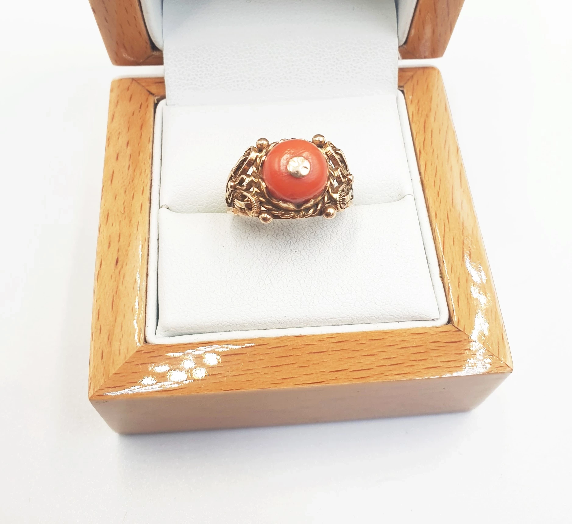 zloty-pierscionek-z-koralem-489gr-p585-rodzaj-wyrob-jubilerski