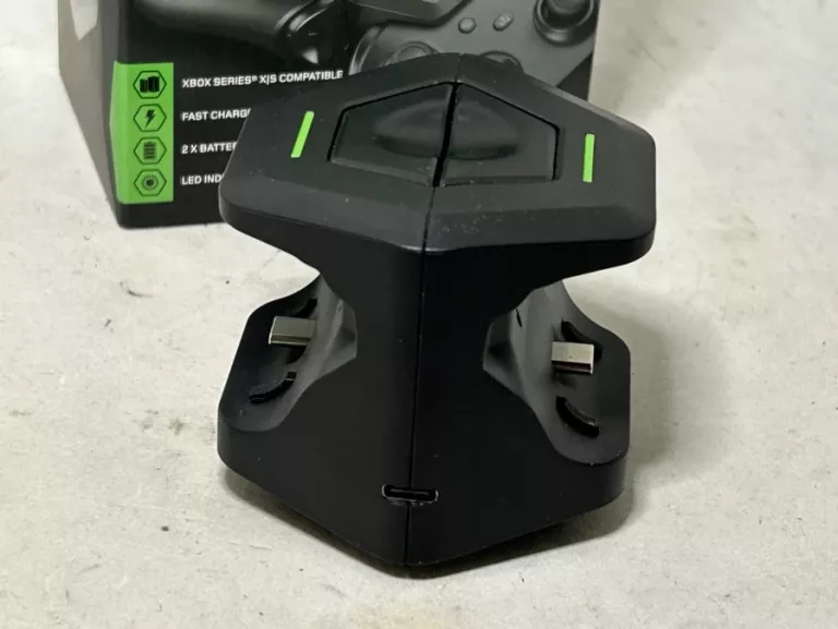ŁADOWARKA DO PADÓW GIOTECK XBOX SERIES S/X AC2