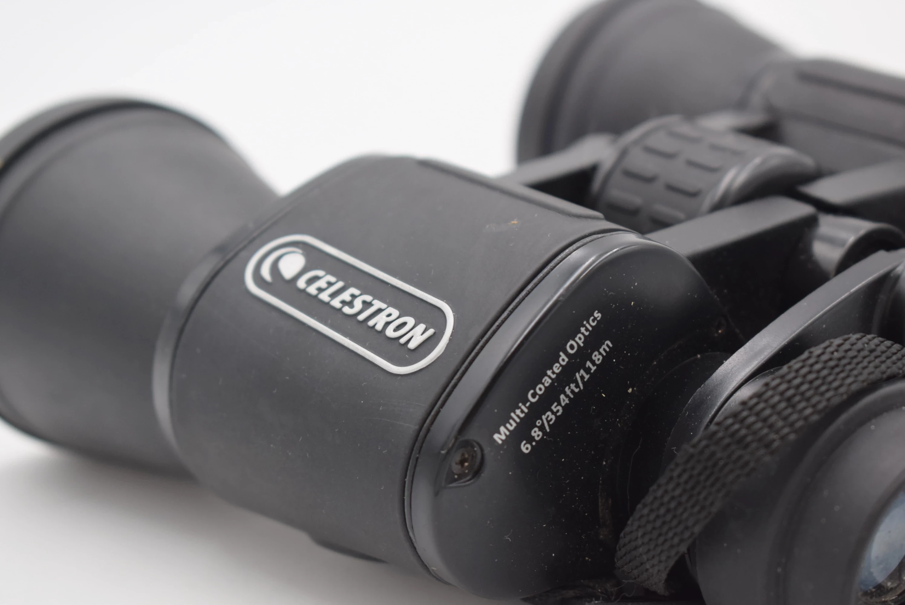 lornetka-celestron-upclose-g2-10x50-model-71256