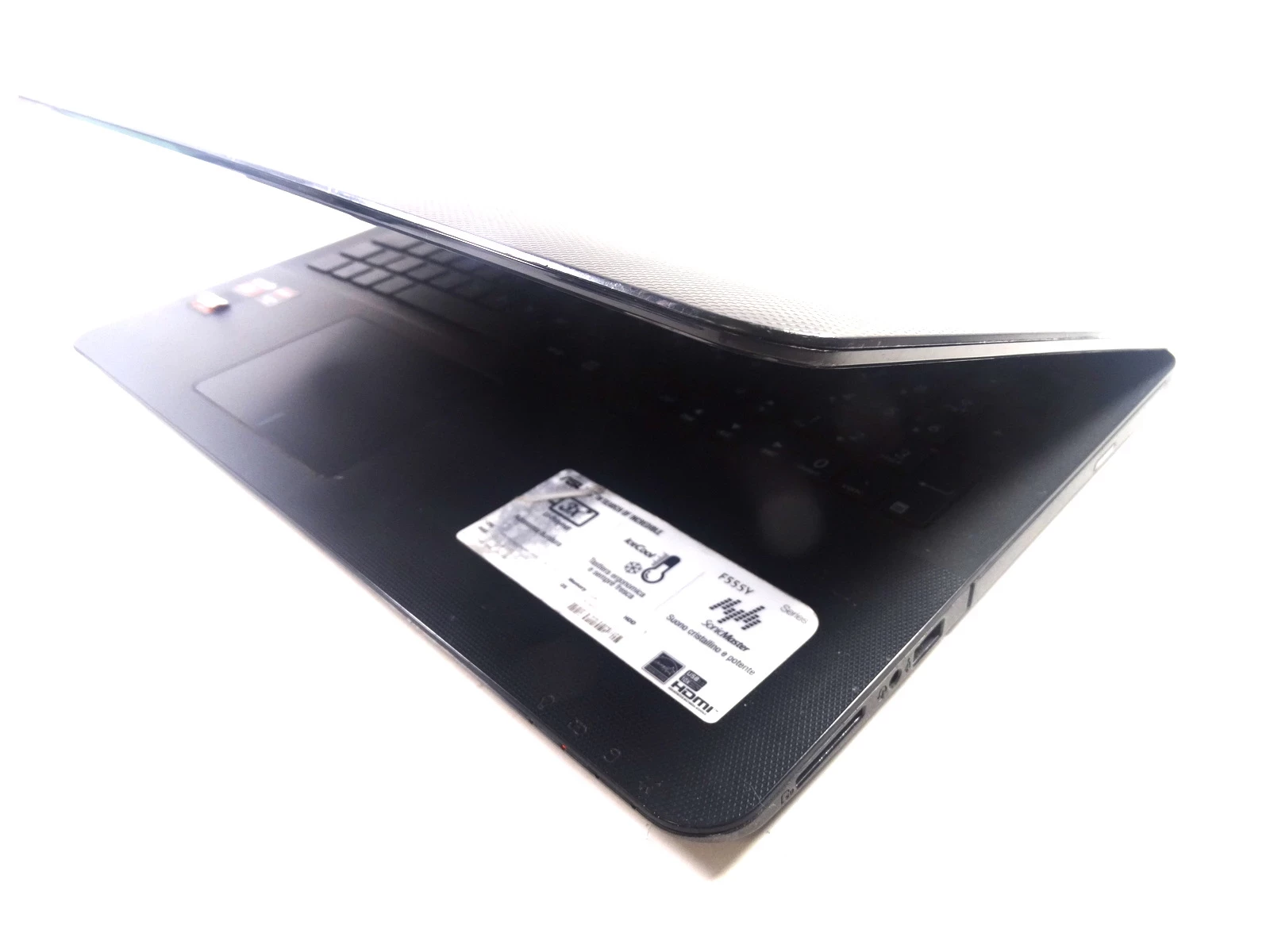 laptop-asus-f555yzasilacz-seria-procesora-amd-a8