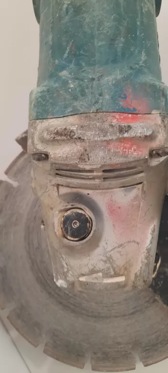 szlifierka-katowa-makita-ga9050r-duza-marka-metabo