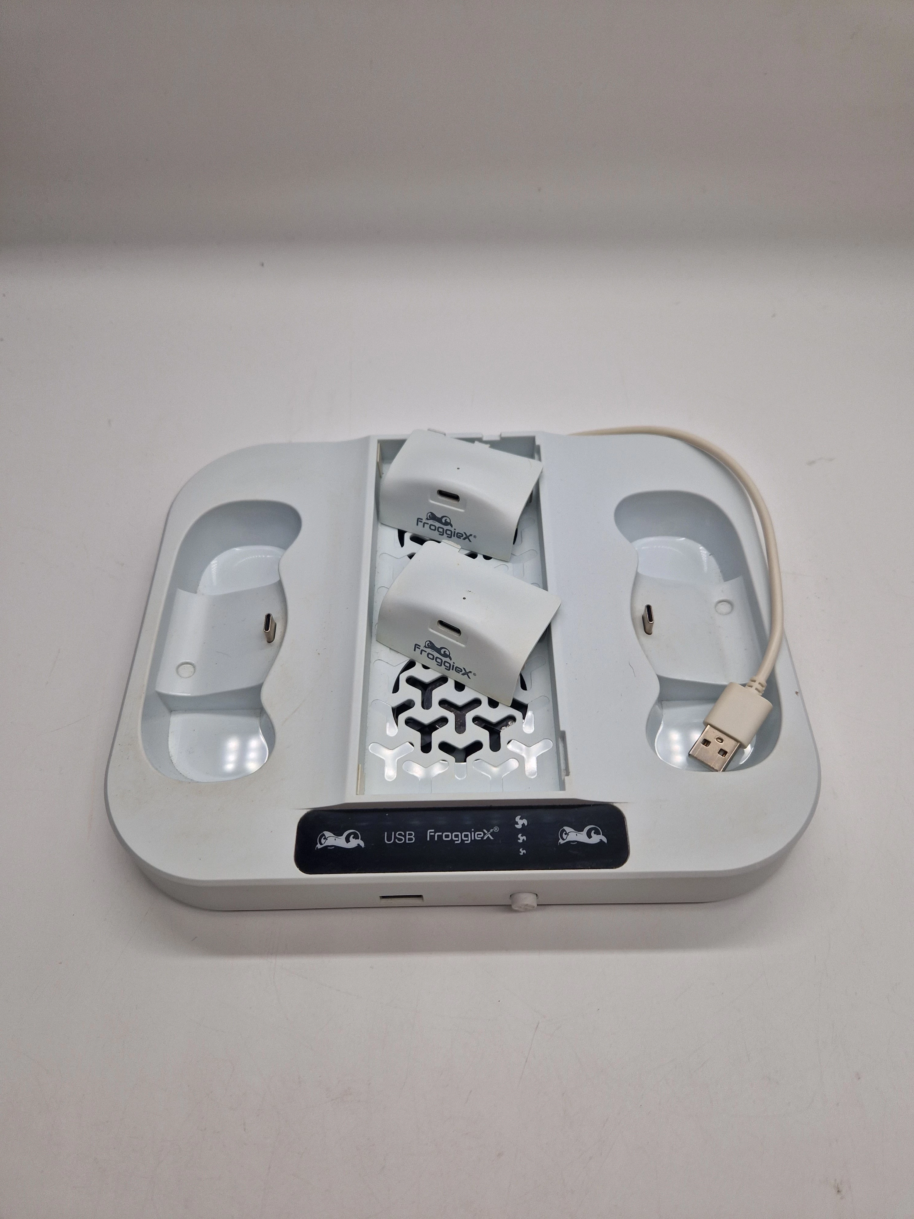 froggiex-podstawka-chlodzaco-ladujaca-fx-xsx-c1-w-xbox-series-s-stan-uzywany