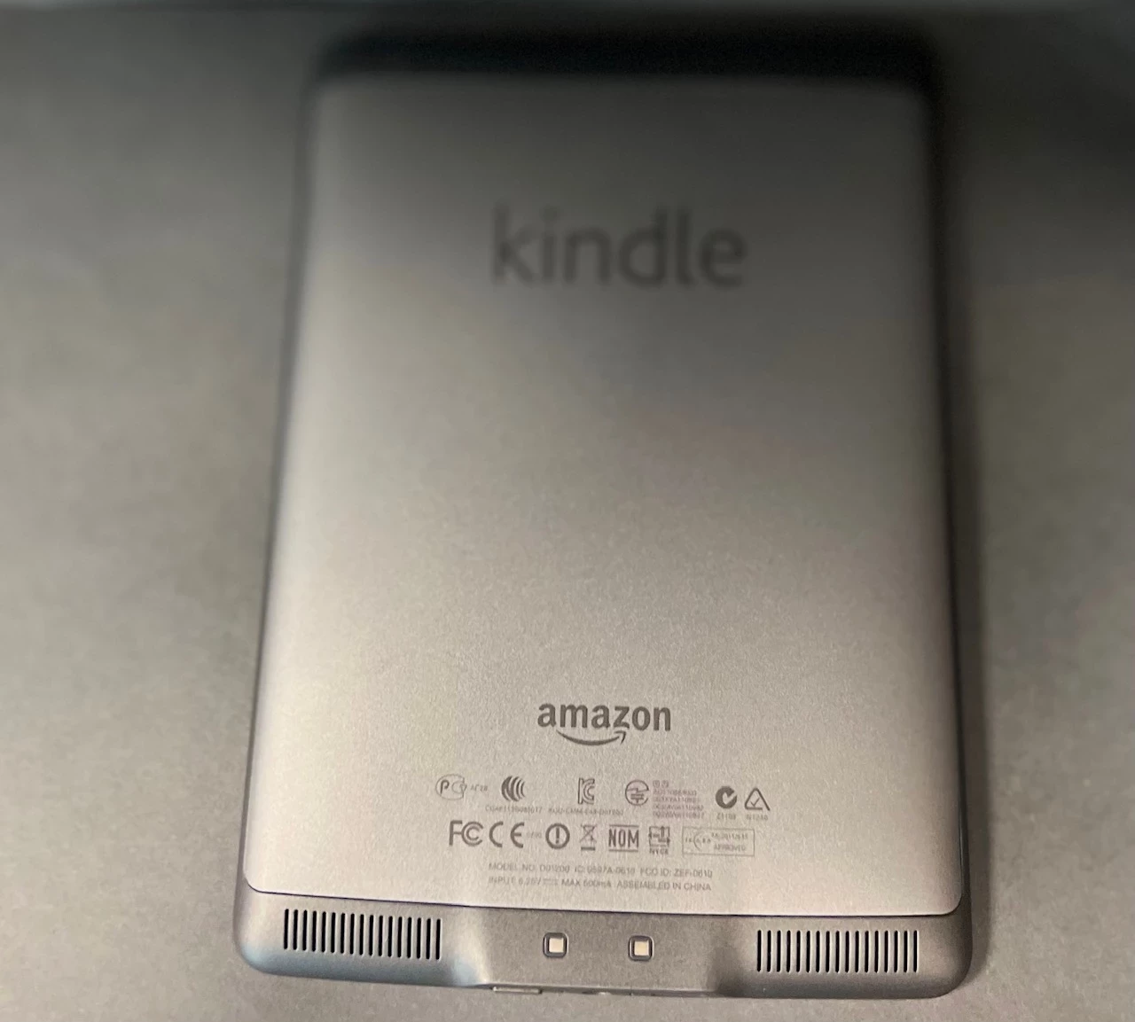 czytnik-e-bookow-amazon-kindle-touch-4-d01200-funkcje-ekran-dotykowy