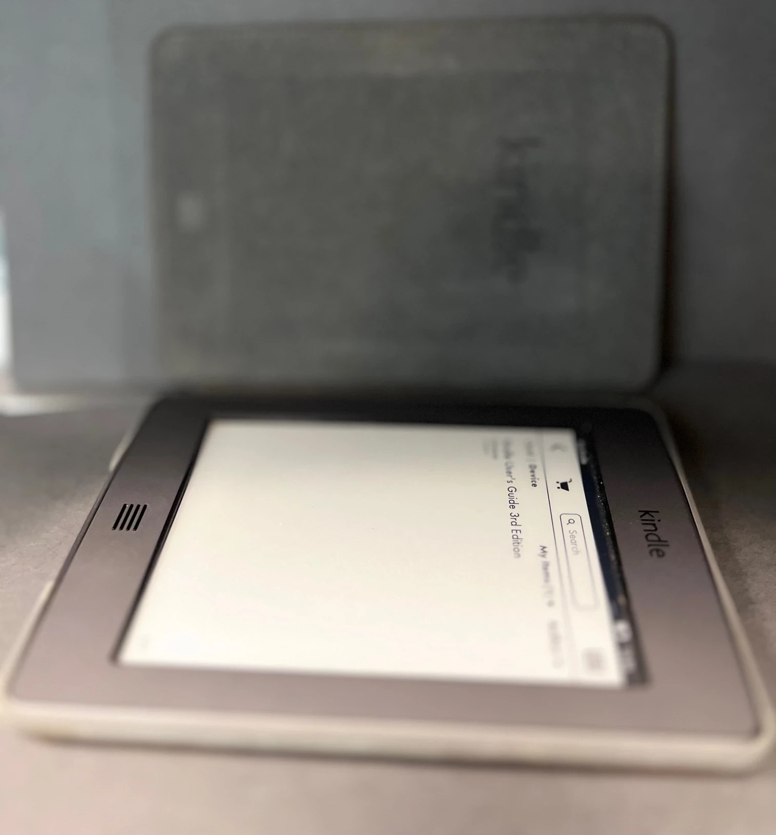 czytnik-e-bookow-amazon-kindle-touch-4-d01200-kolor-czarny