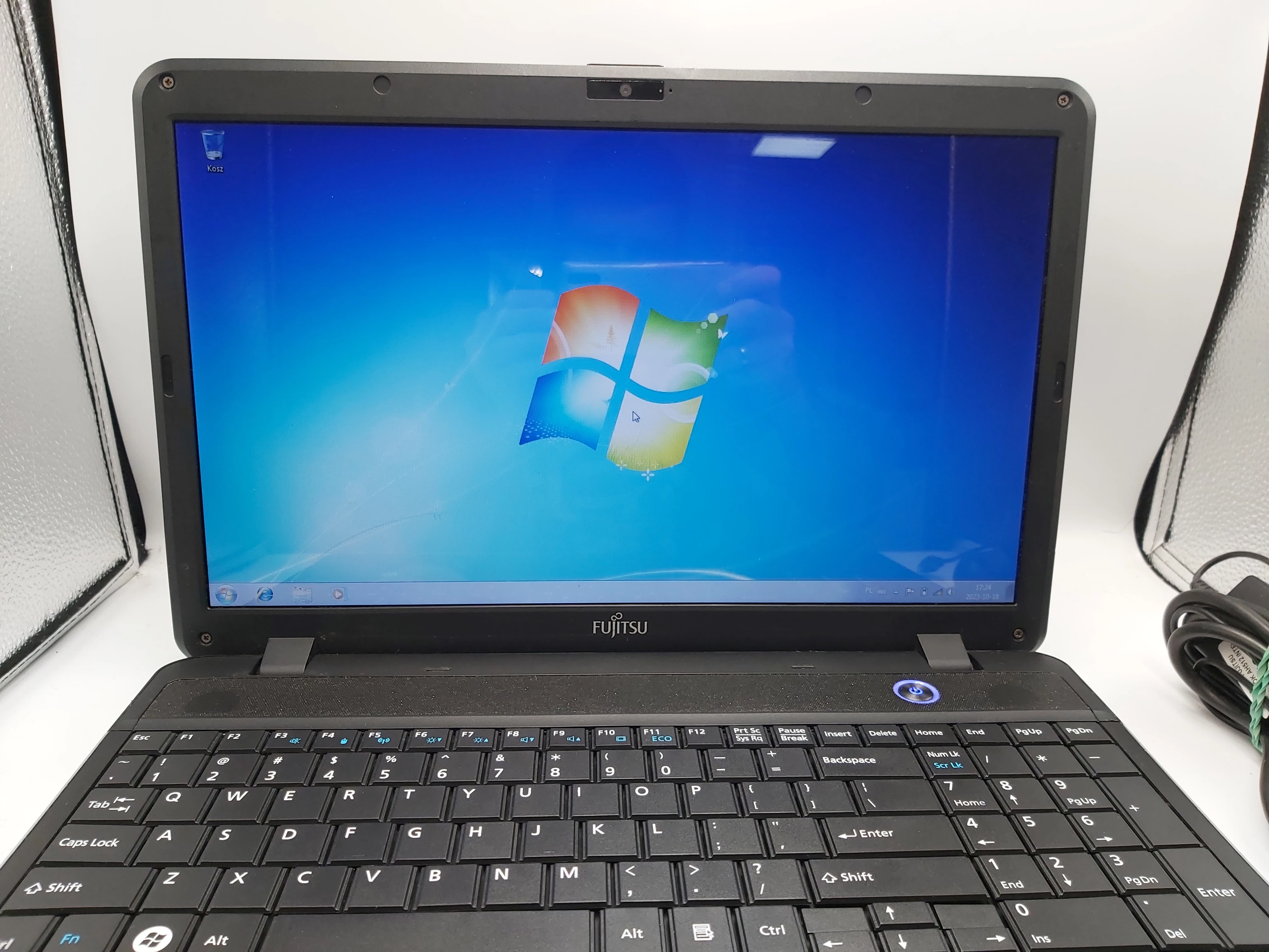 laptop-fujitsu-lifebook-ah512-intel-4256gb-zasilacz-rozdzielczosc-px-1366-x-768