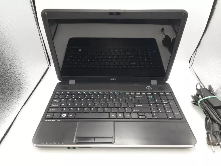 LAPTOP FUJITSU LIFEBOOK AH512 INTEL 4/256GB + ZASILACZ