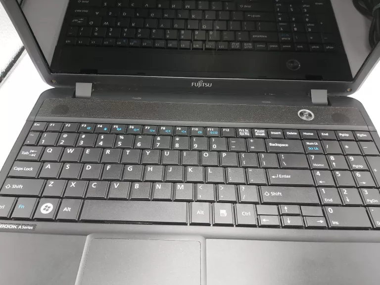 LAPTOP FUJITSU LIFEBOOK AH512 INTEL 4/256GB + ZASILACZ