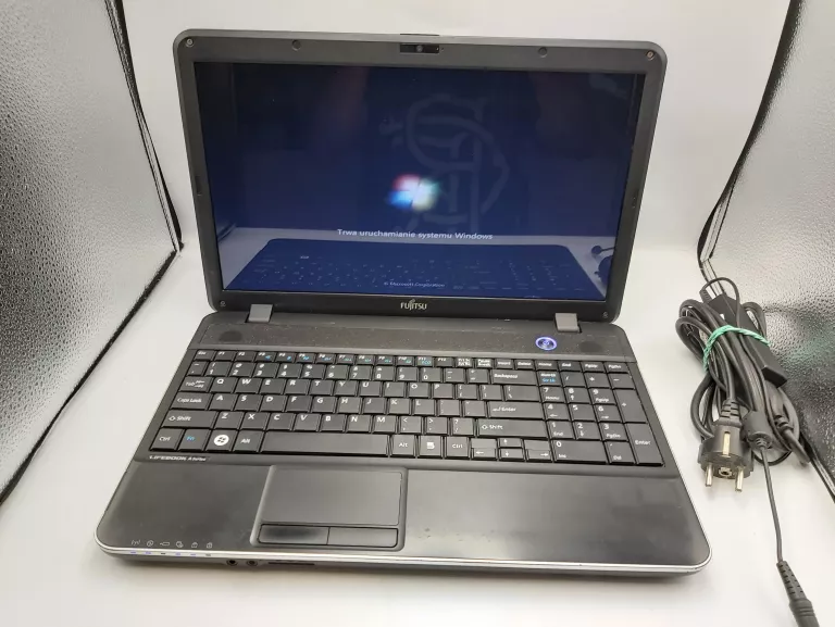 LAPTOP FUJITSU LIFEBOOK AH512 INTEL 4/256GB + ZASILACZ