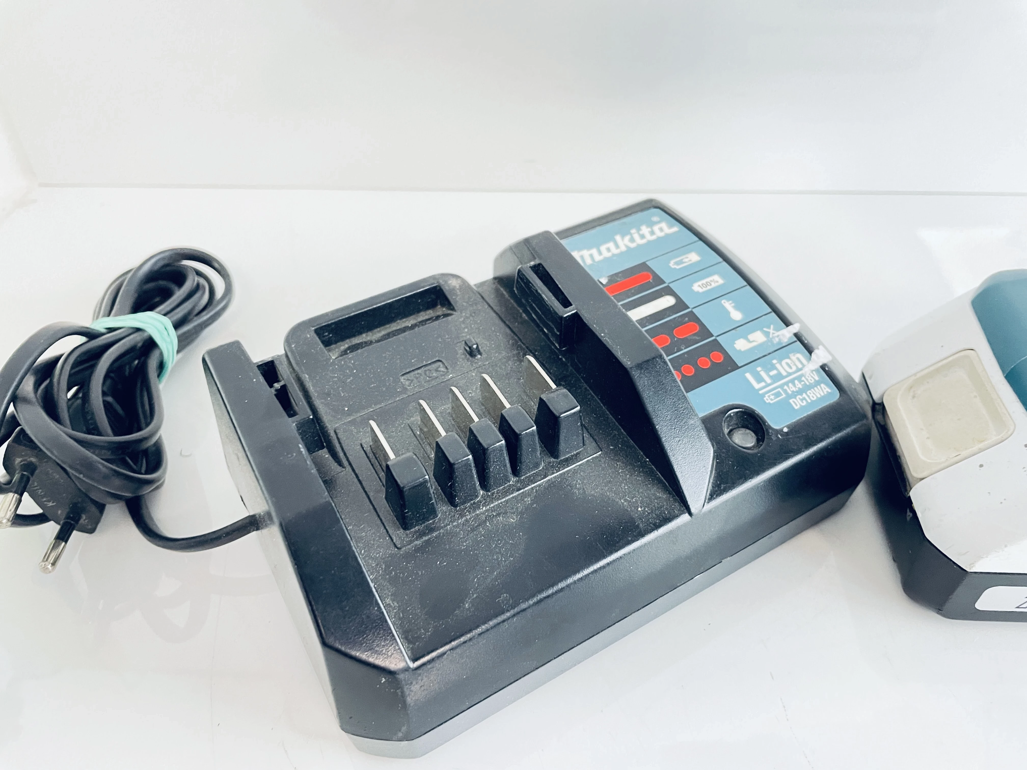 wiertarka-makita-df457d-ladowarka-stan-uzywany