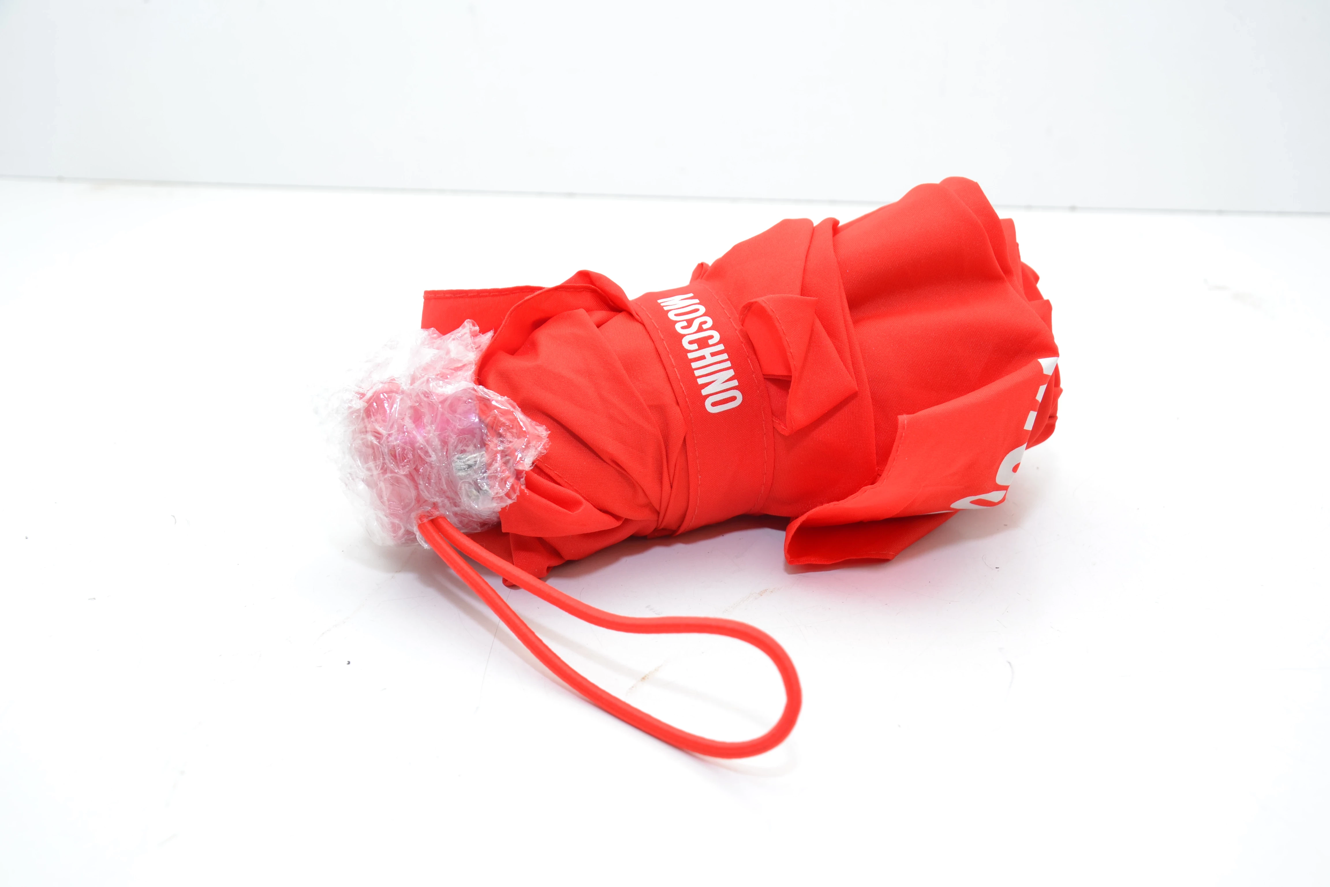 parasolka-moschino-z-misiem-i-etui-wzor-dominujacy-inny-wzor