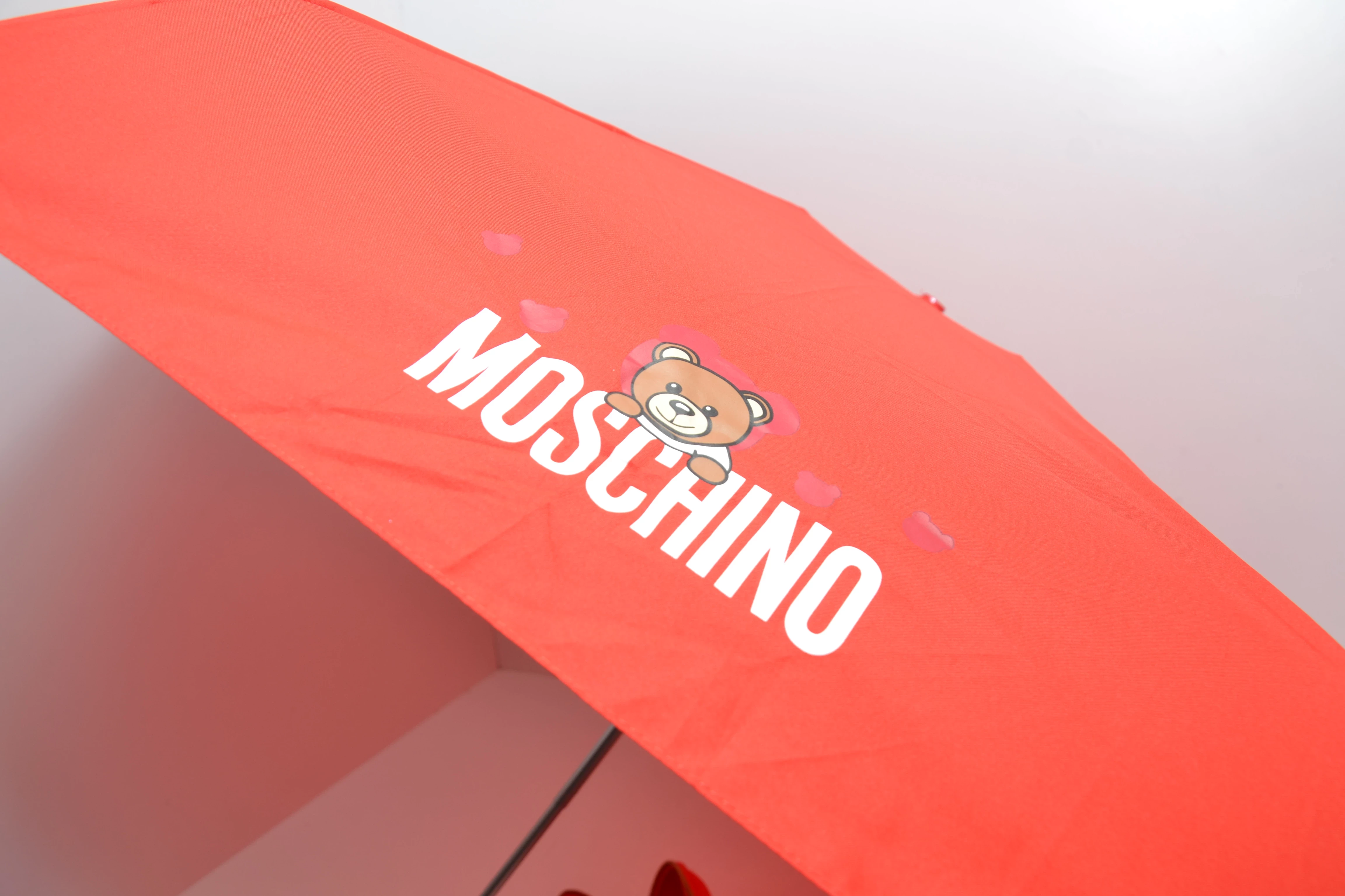 parasolka-moschino-z-misiem-i-etui-leonarda-3a-lublin