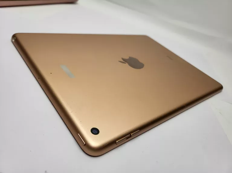 TABLET IPAD (6. GENERACJA) LEKKIE PĘKNIĘCIE 32GB