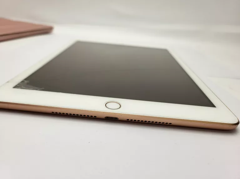 TABLET IPAD (6. GENERACJA) LEKKIE PĘKNIĘCIE 32GB