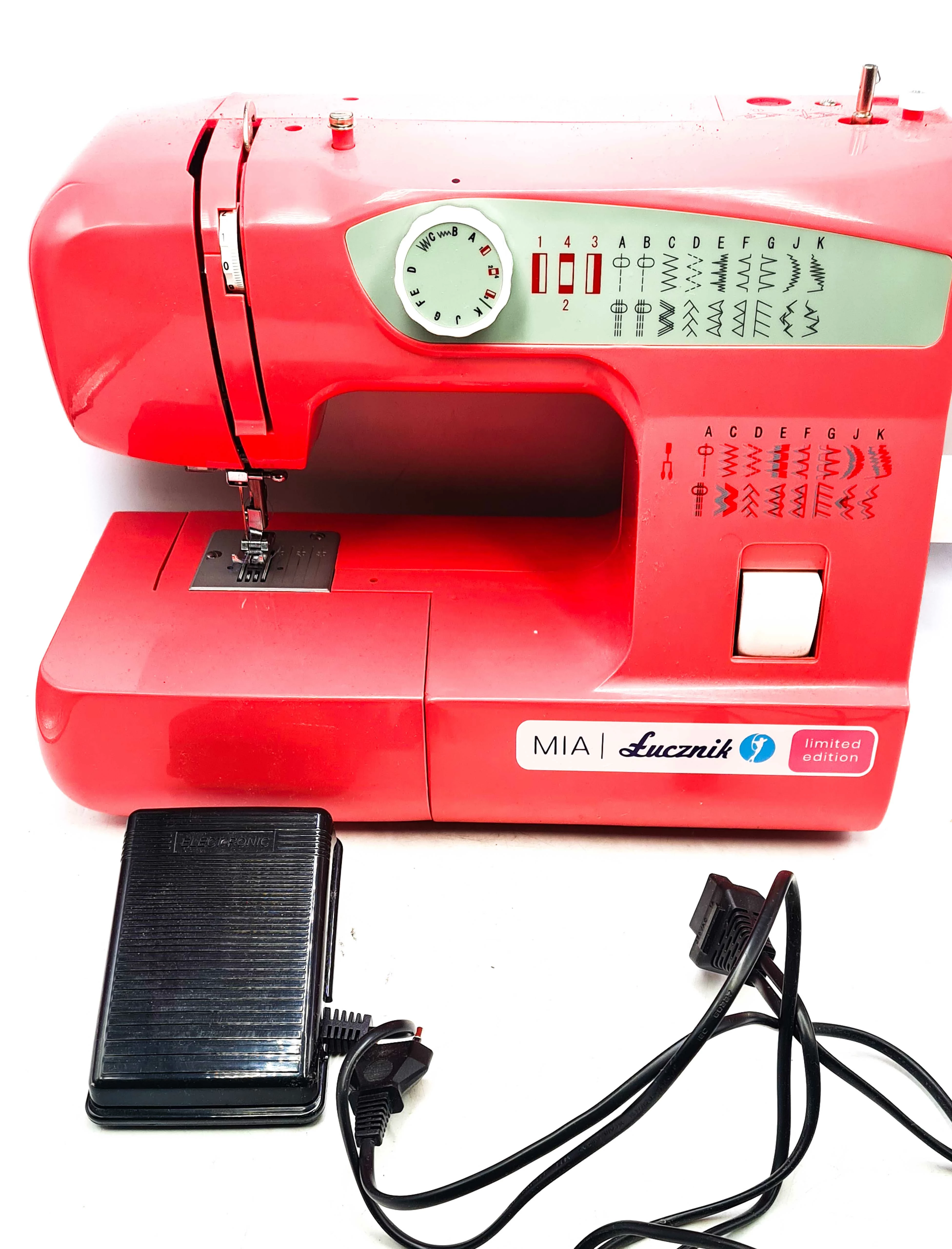 maszyna-do-szycia-lucznik-mia-limited-edition-kolor-dominujacy-rozowy