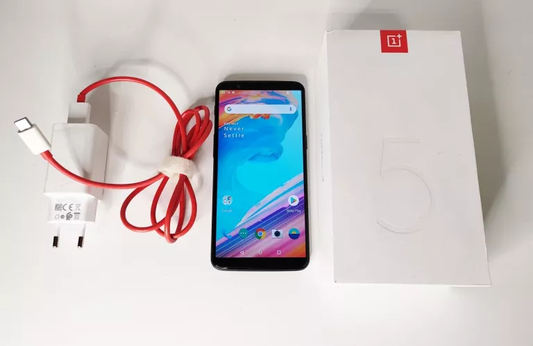 TELEFON ONE PLUS 5T 8 GB/128 GB ZESTAW