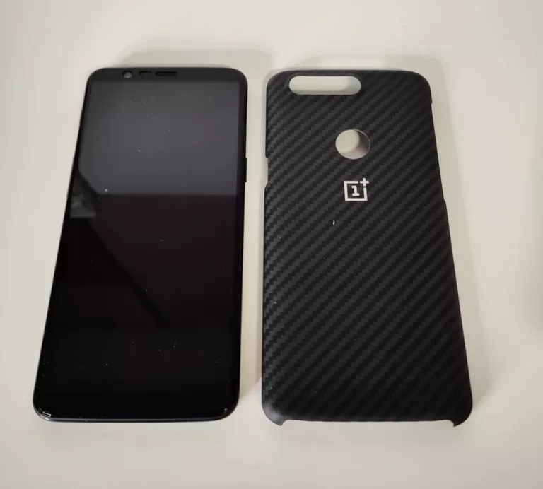 TELEFON ONE PLUS 5T 8 GB/128 GB ZESTAW