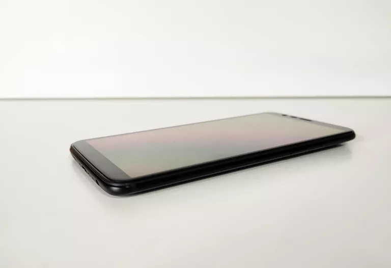 TELEFON ONE PLUS 5T 8 GB/128 GB ZESTAW