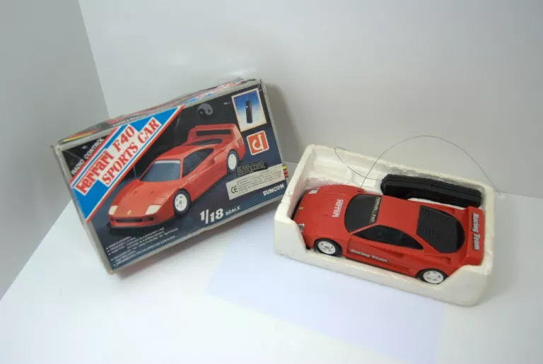 SUNCON FERRARI F40 (LATA '80)