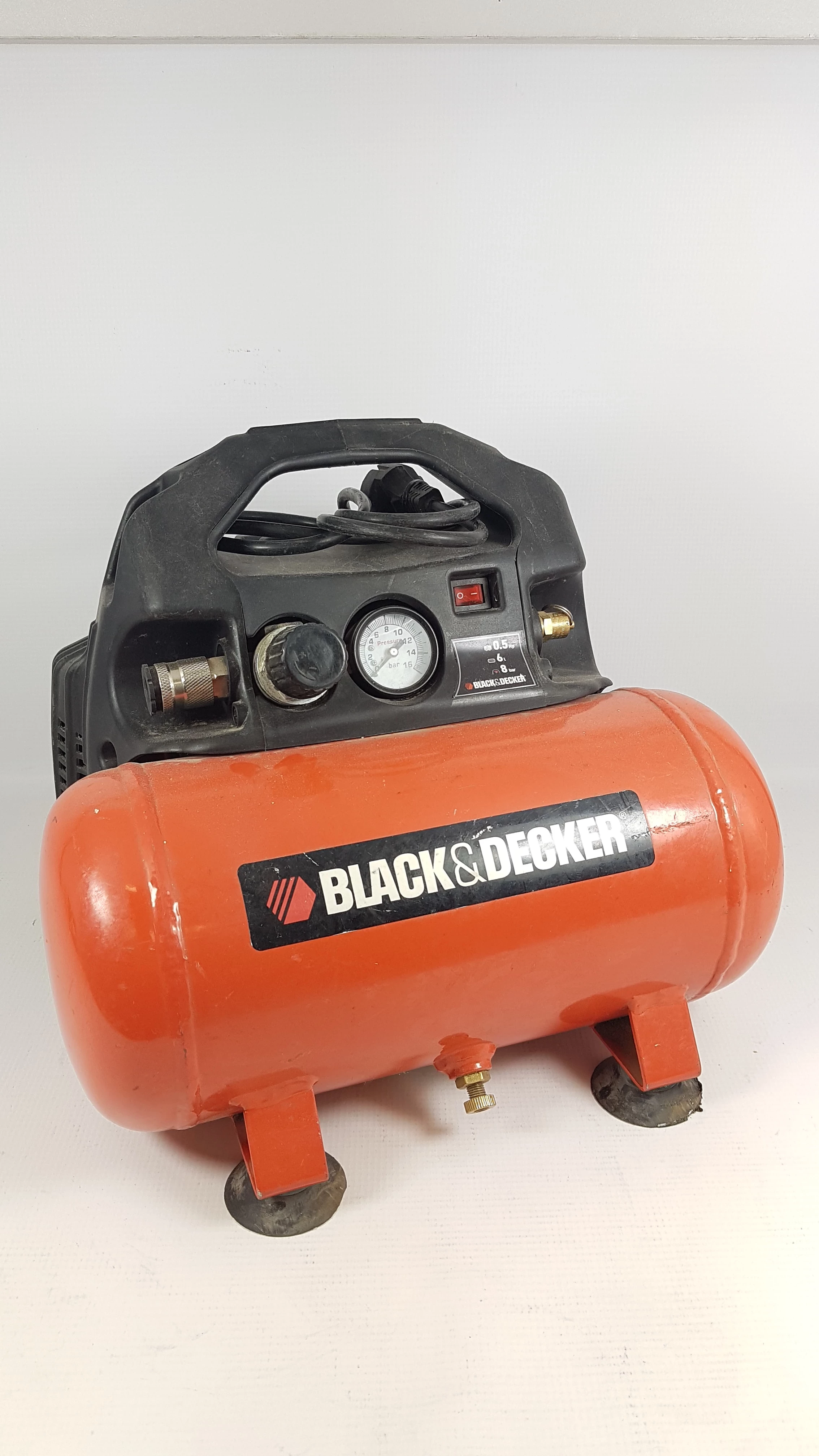 kompresor-bezolejowy-6l-8bar-black-decker-bd-556-olszewskiego-73-wroclaw