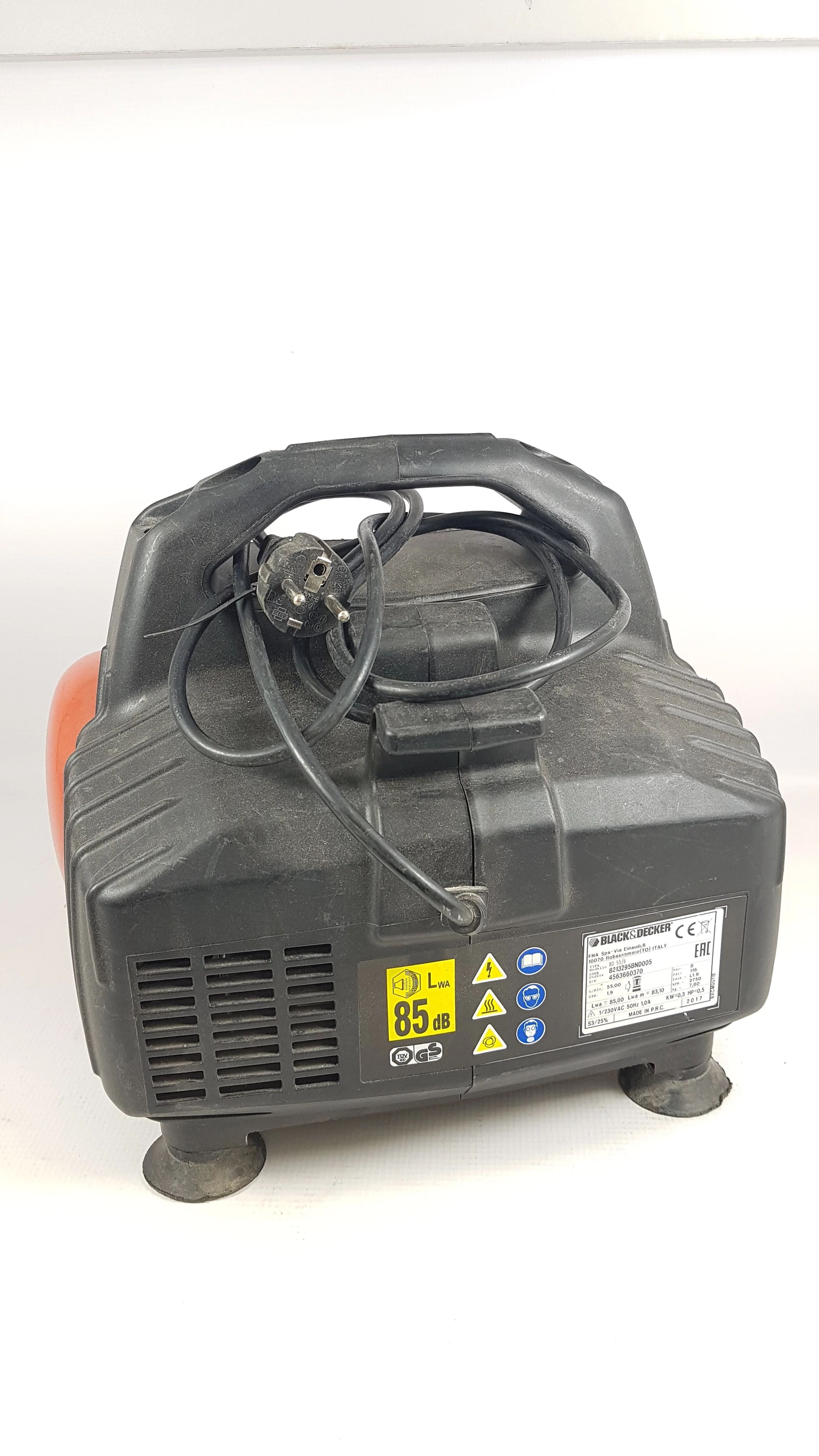 kompresor-bezolejowy-6l-8bar-black-decker-bd-556-pojemnosc-zbiornika-6